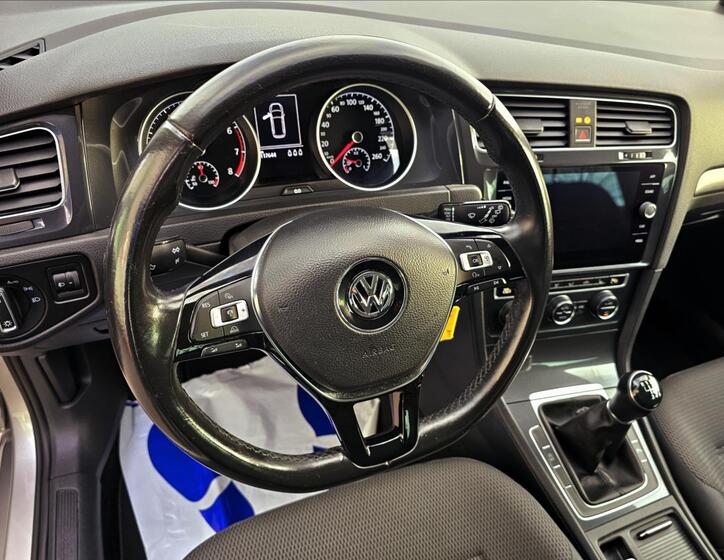 Volkswagen Golf 10