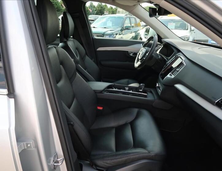 Volvo XC90 13