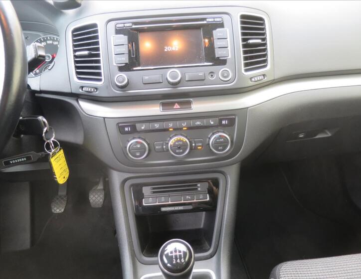 Volkswagen Sharan 9
