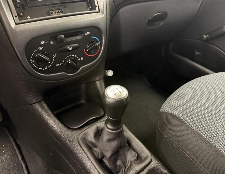 Peugeot 206 13