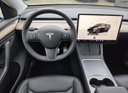 Tesla Model Y 12