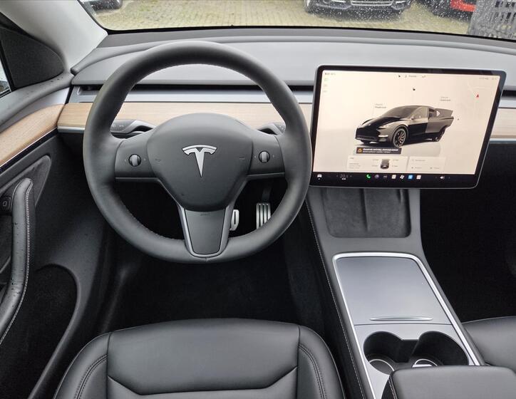 Tesla Model Y 12