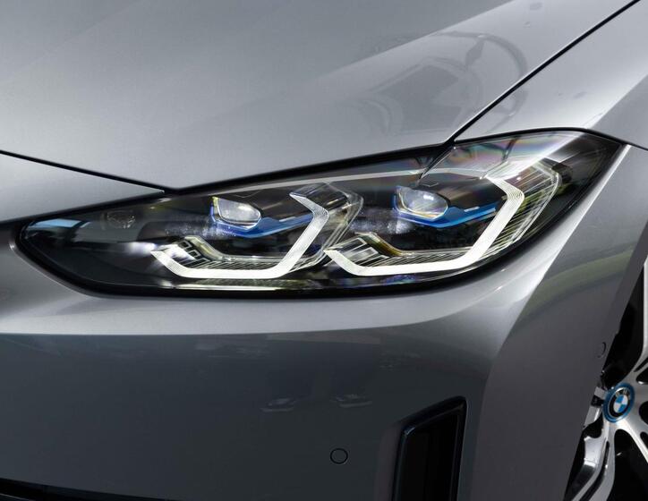 BMW i4 8