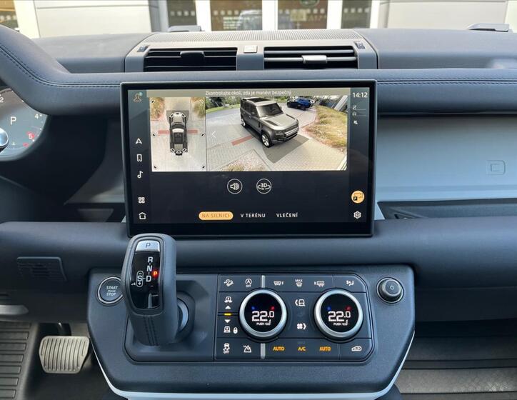 Land Rover Defender 15