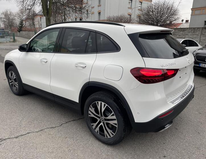 Mercedes-Benz GLA 4