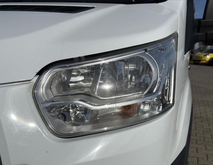 Ford Transit 9