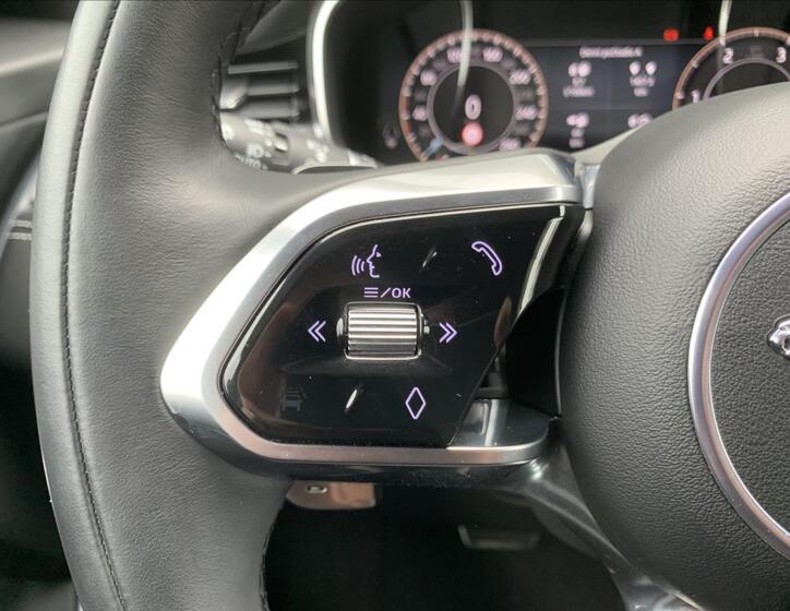 Jaguar F-Pace 28