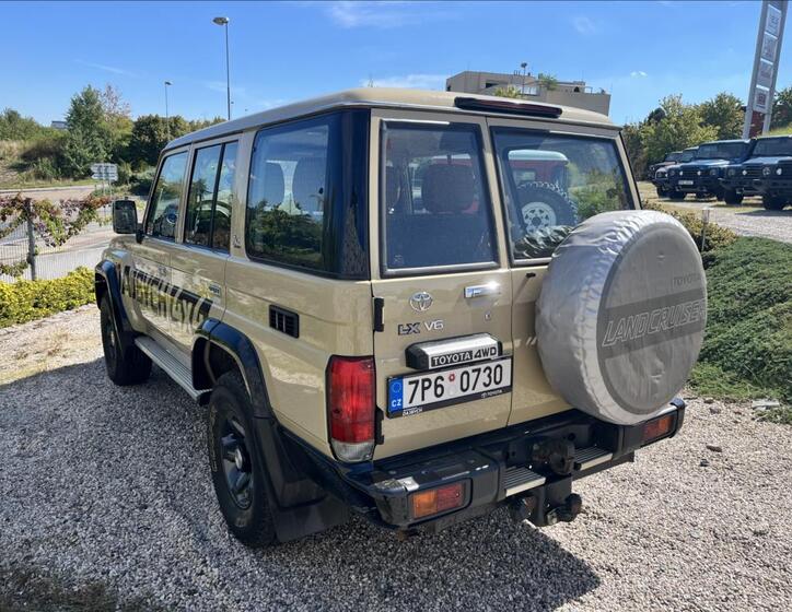Toyota Land Cruiser 5