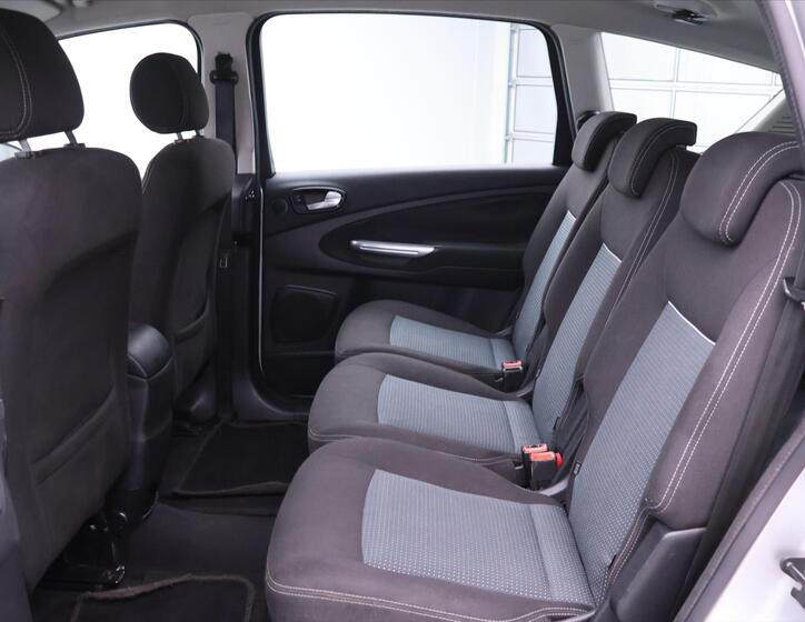 Ford S-MAX 13