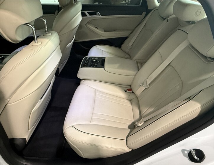 Hyundai Genesis 8