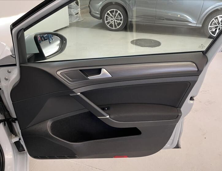 Volkswagen Golf 26