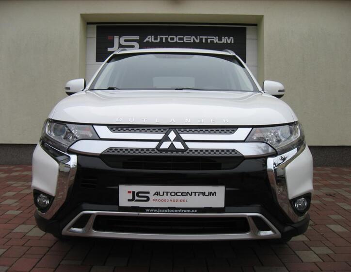 Mitsubishi Outlander 4