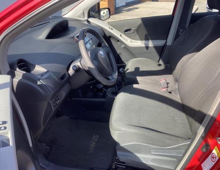 Toyota Yaris 9