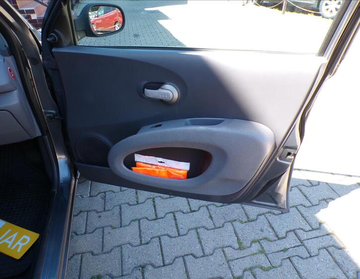 Nissan Micra 23