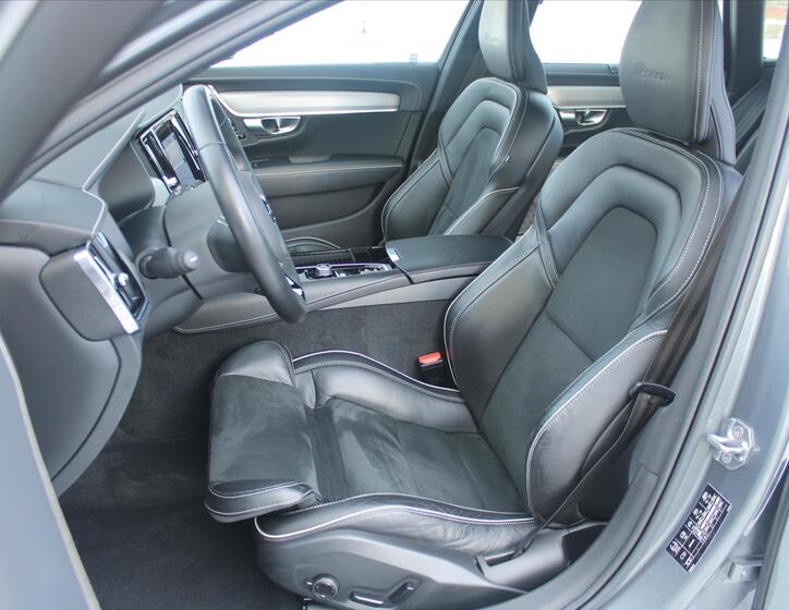 Volvo V90 8