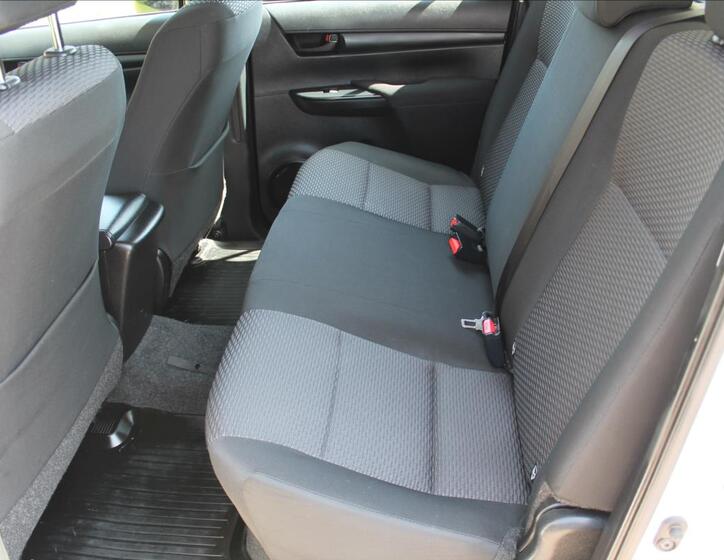 Toyota Hilux 8