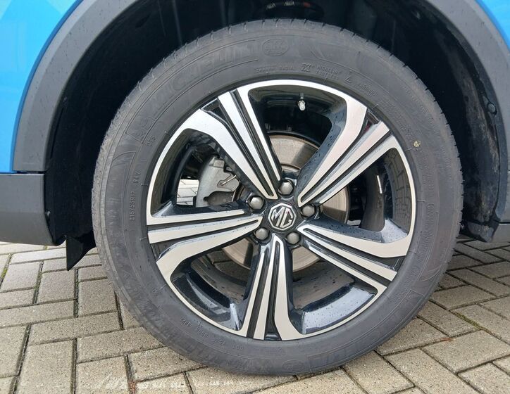 MG ZS 29