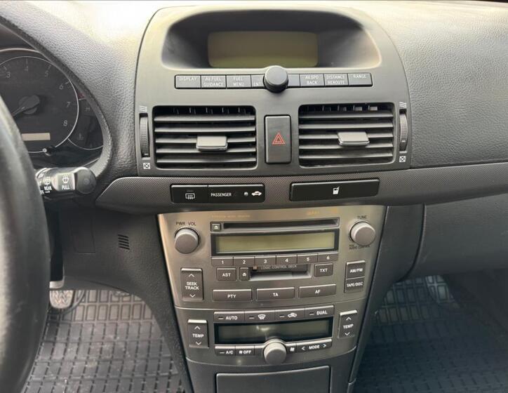 Toyota Avensis 16