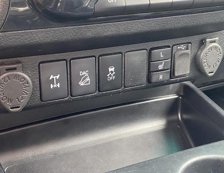 Toyota Hilux 28