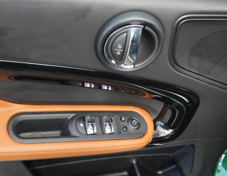 Mini Countryman 9