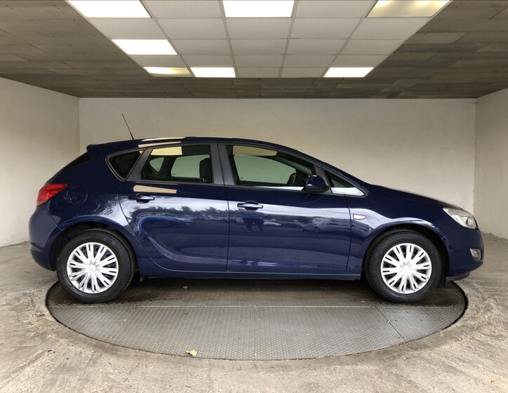 Opel Astra 8