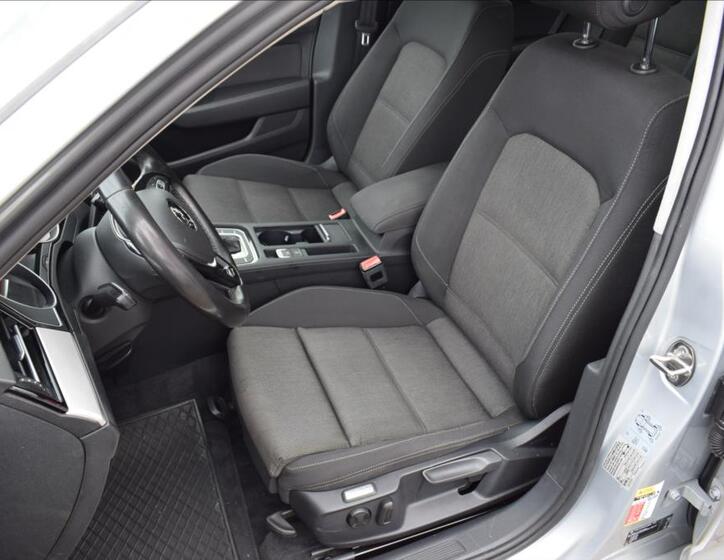 Volkswagen Passat 9