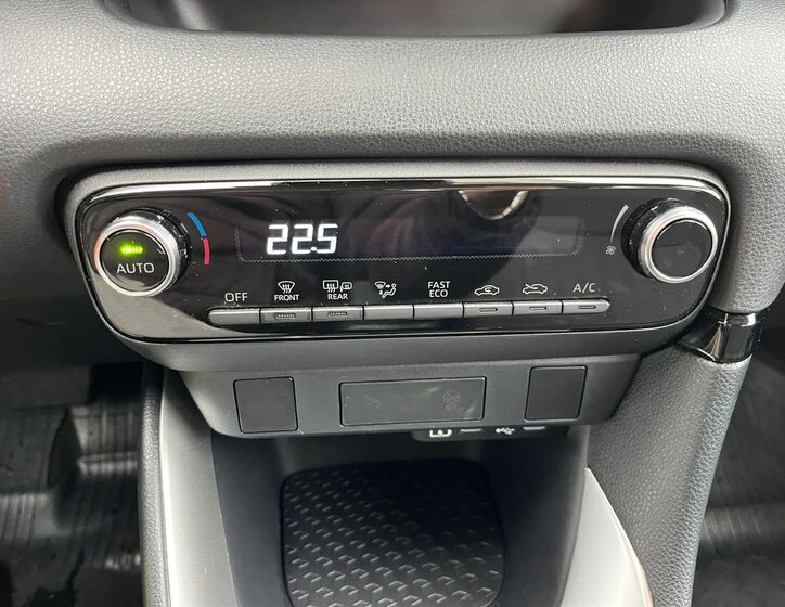 Toyota Yaris 24