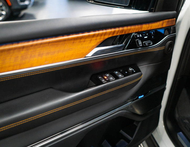 Jeep Grand Wagoneer 20