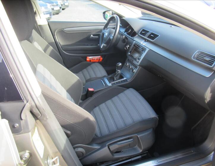 Volkswagen Passat CC 16