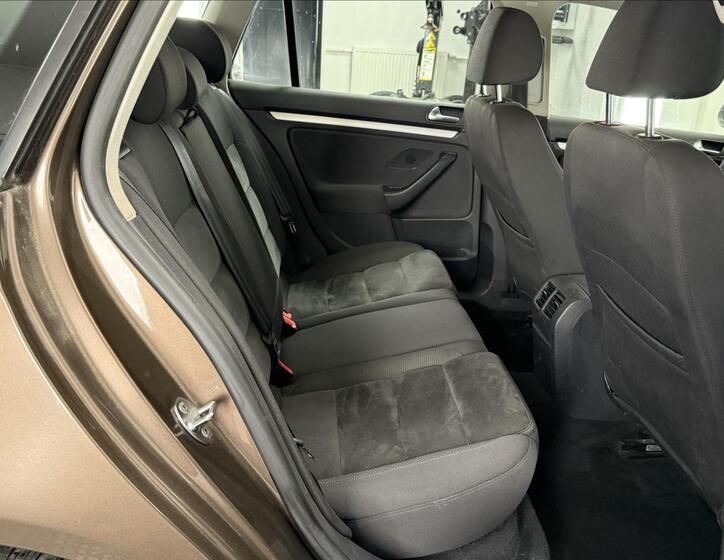 Volkswagen Golf 11