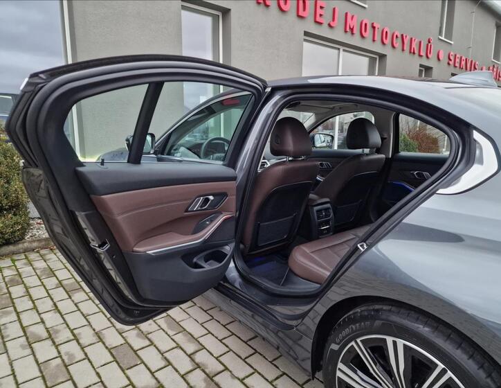 BMW Řada 3 18