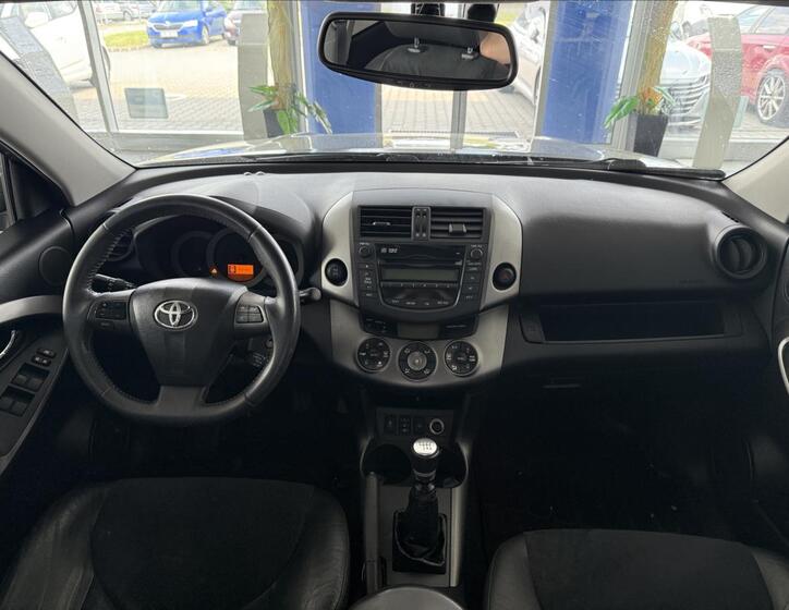 Toyota RAV4 8