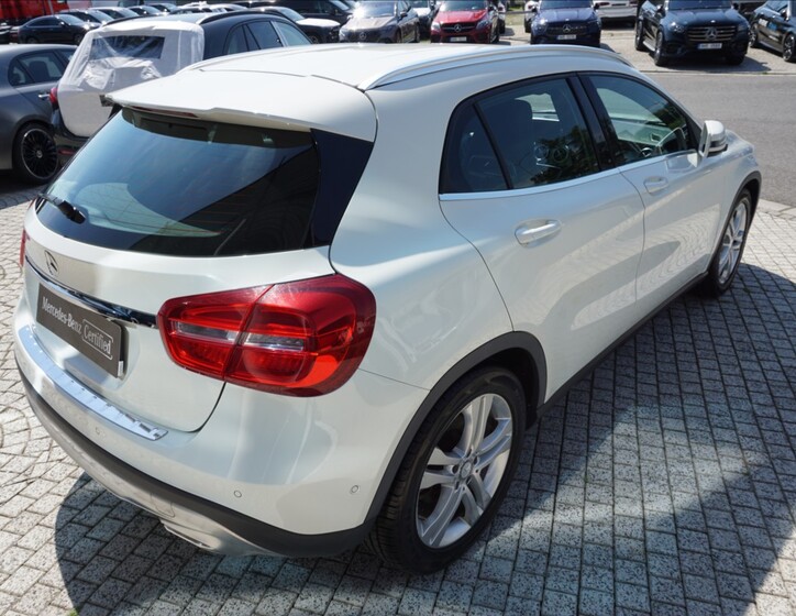 Mercedes-Benz GLA 5