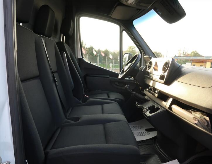 Mercedes-Benz Sprinter 13