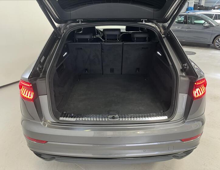 Audi Q8 30