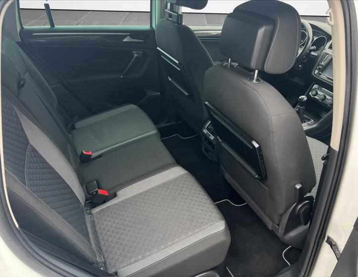 Volkswagen Tiguan 7