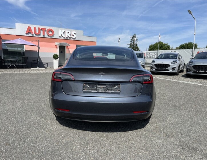 Tesla Model 3 6