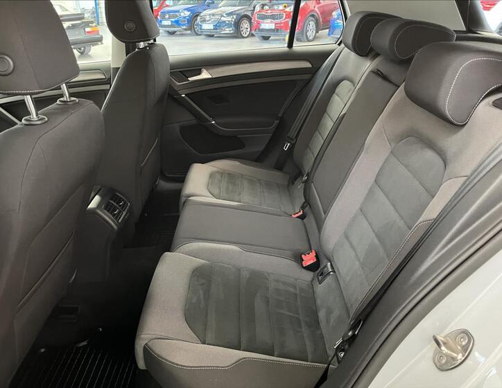 Volkswagen Golf 21
