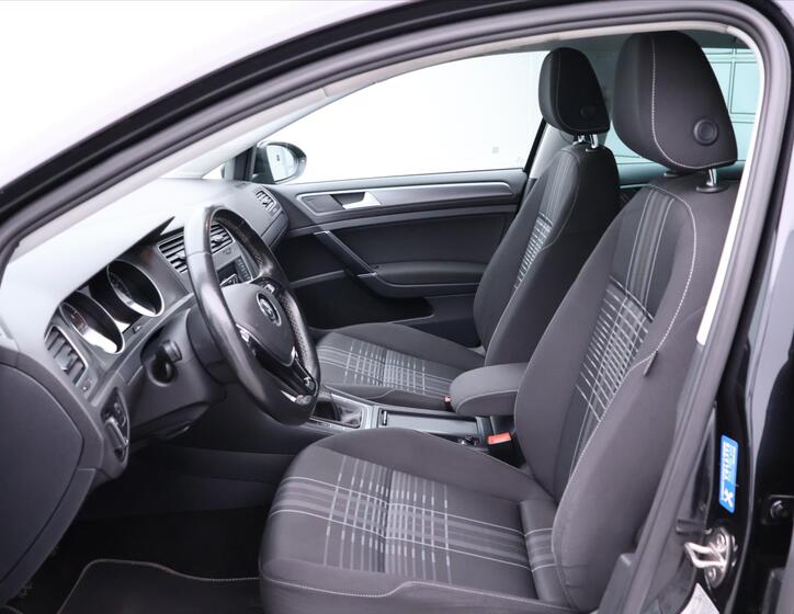 Volkswagen Golf 12