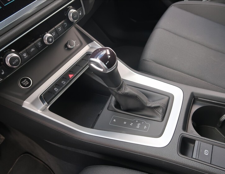 Audi Q3 27