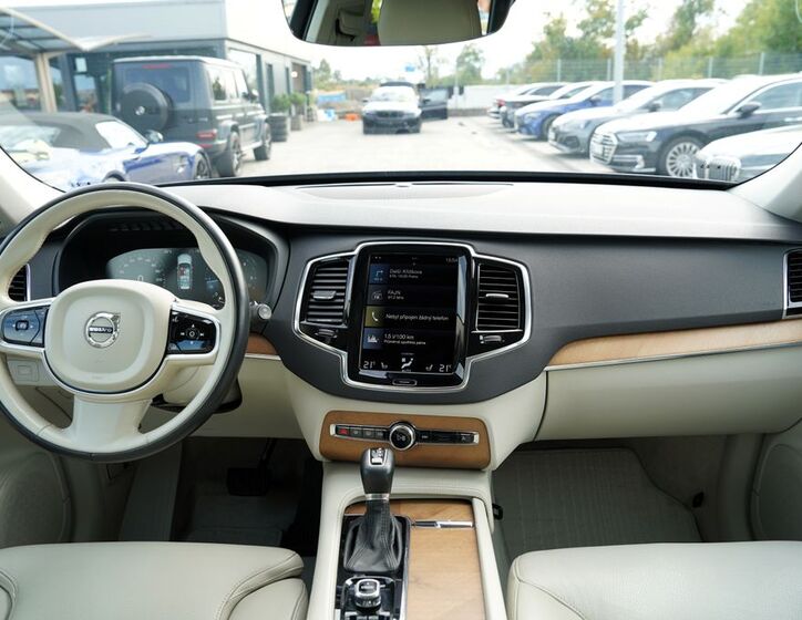 Volvo XC90 27