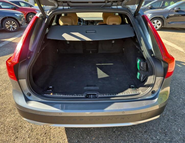Volvo V90 11