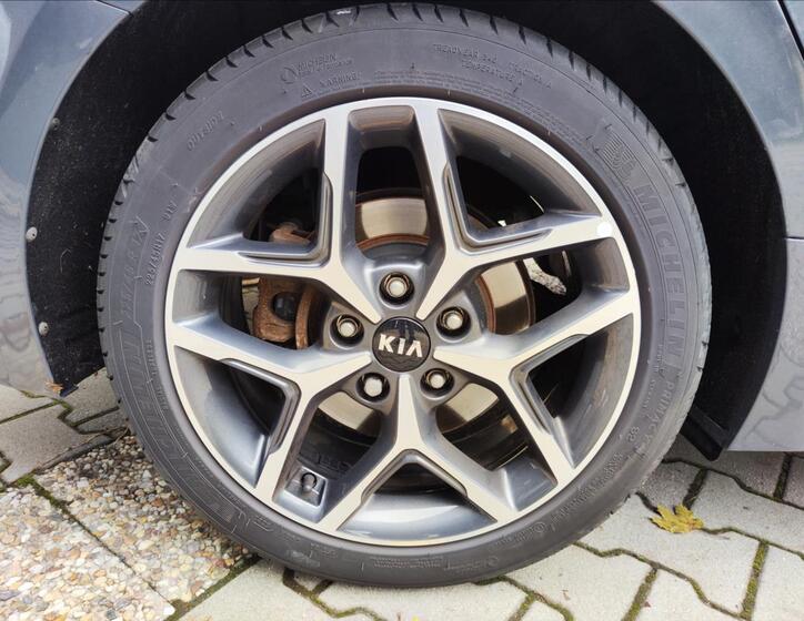 KIA ProCeed 41