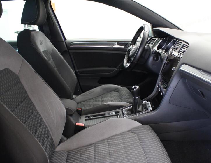 Volkswagen Golf 12