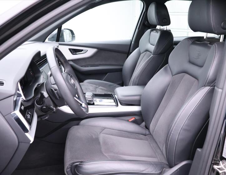 Audi Q7 11