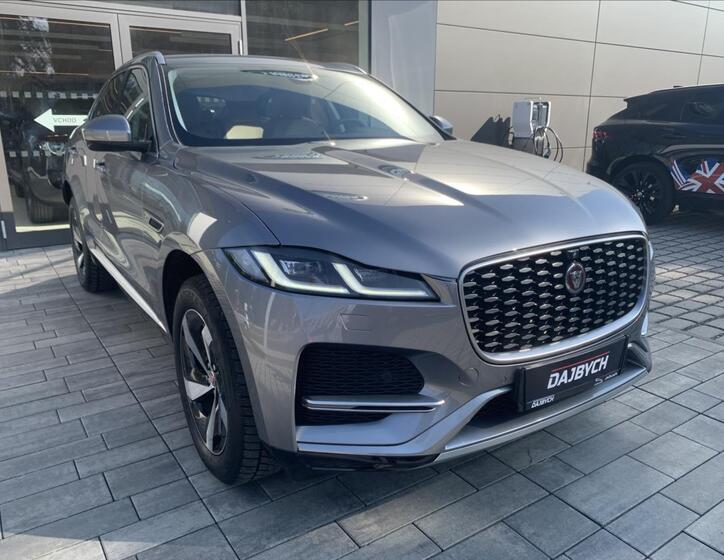 Jaguar F-Pace 2