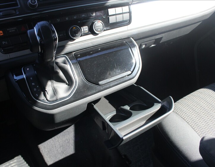 Volkswagen Multivan 23