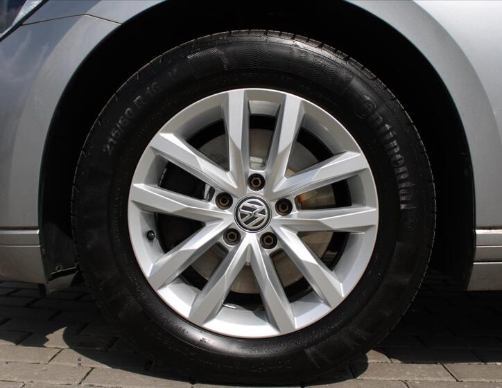Volkswagen Passat 9