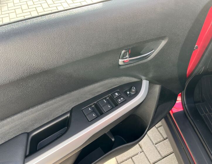 Suzuki Vitara 12