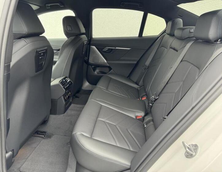 BMW i5 7